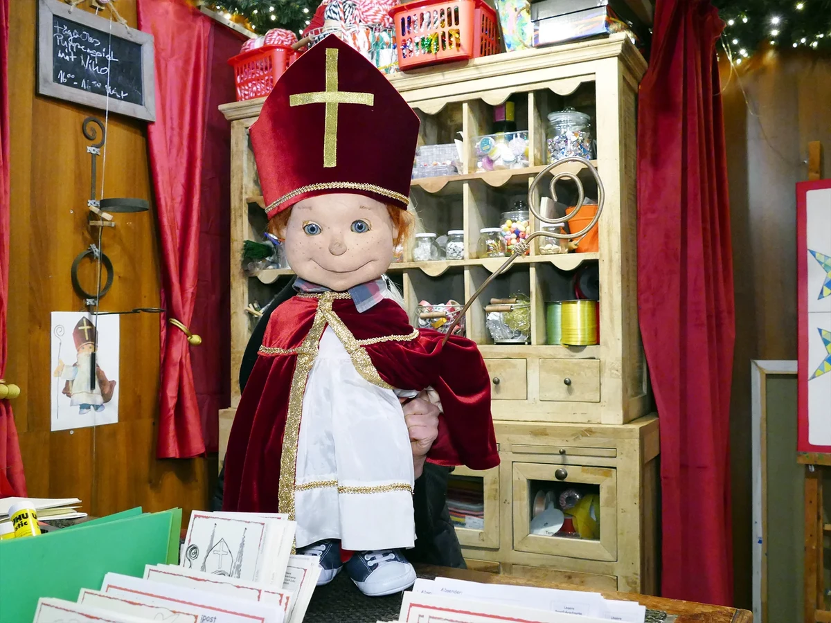 Nikolausdorf am Kölner Rudolfplatz - Handpuppe NIKO